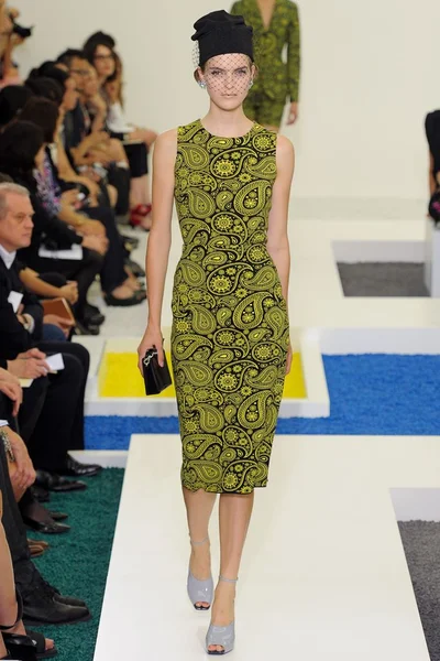 Look 19